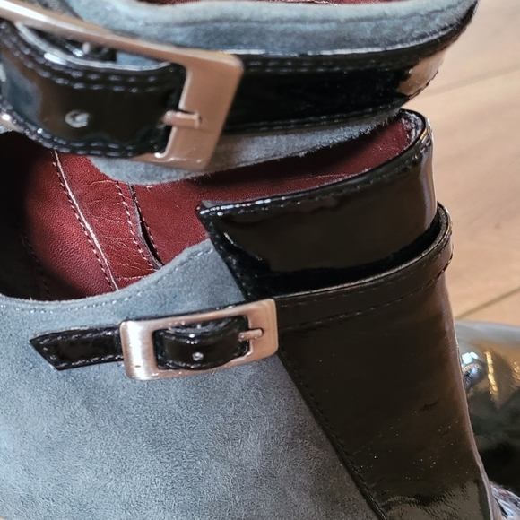 Modern Vintage Heeled Blue Suede Patent Booties - Picture 6 of 6